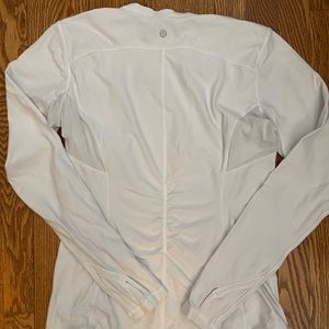 Lululemon long sleeve. Fits like Size 8-10.